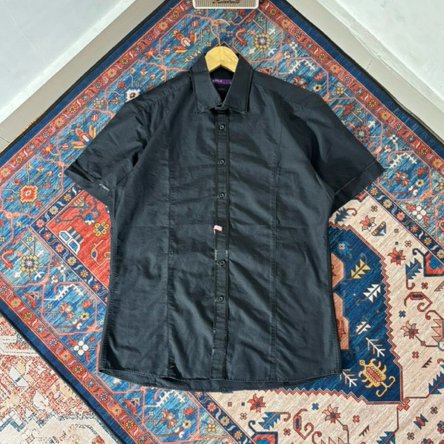 KEMEJA PENDEK GGIO II HITAM SECOND