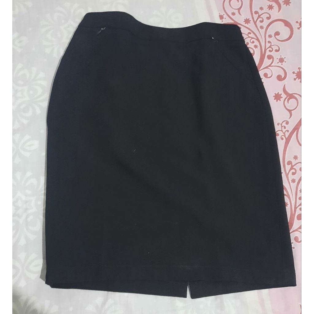 PRELOVED ROK MINI/ ROK HITAM SPAN/ ROK HITAM