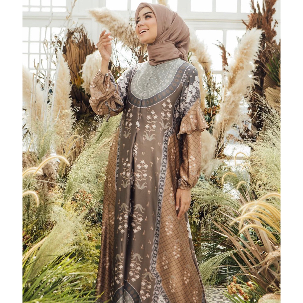 PRELOVED WK WEARING KLAMBY RAFFLESIA DRESS