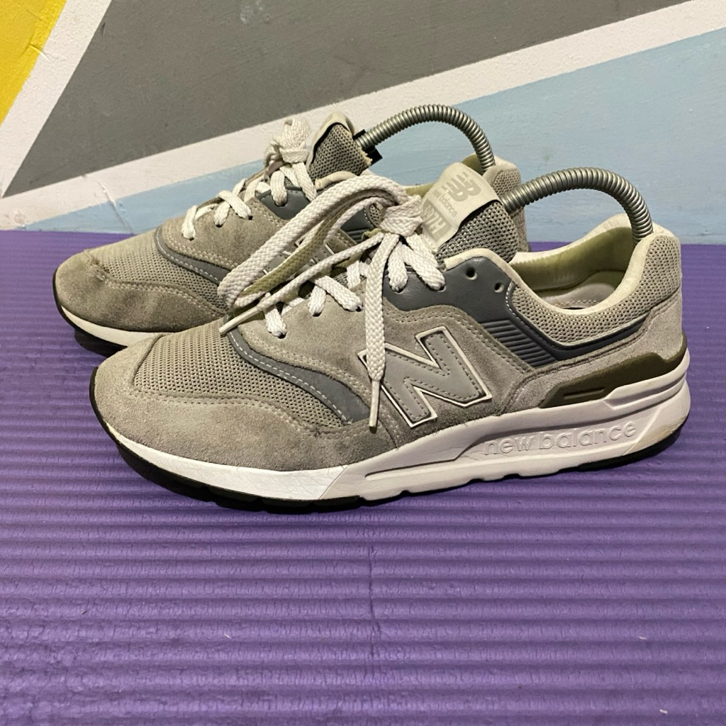 (PRELOVED) Size 40.5/25.5 Sepatu NB New Balance 997H