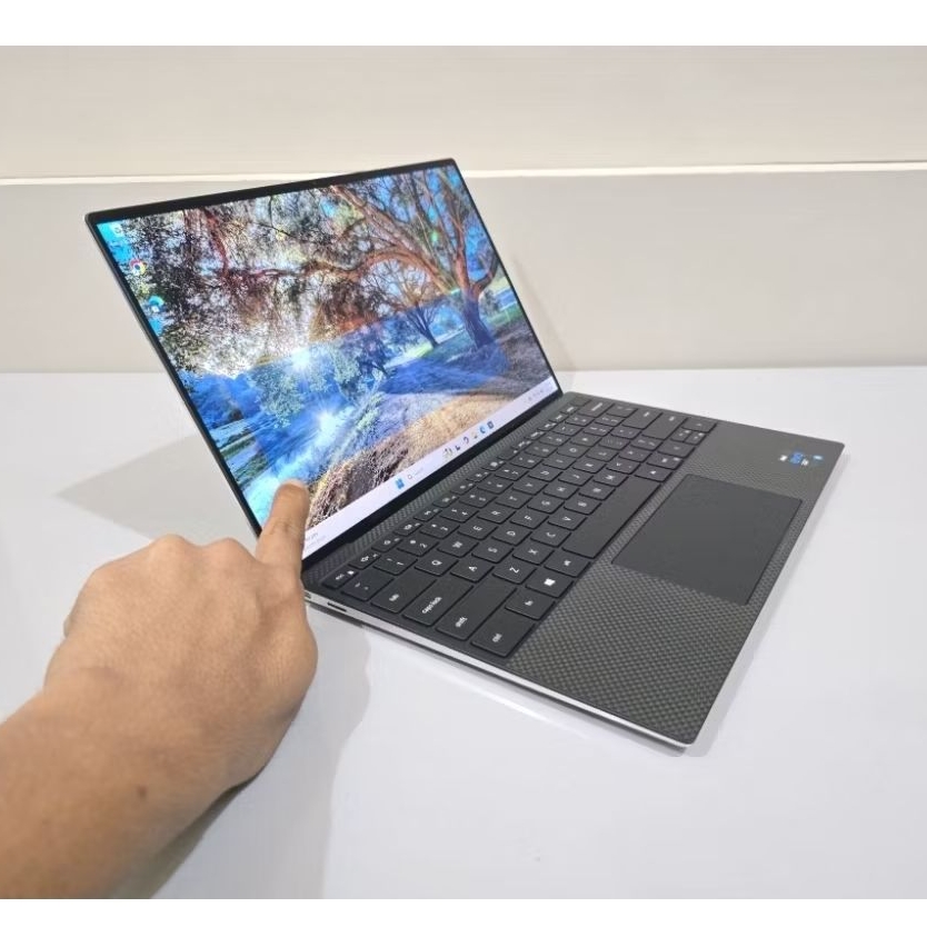 Laptop Dell XPS 13 9310 4K Intel Core i7 1185G7 13-Inch Touch UHD Plus 3840x2400 Resolusi