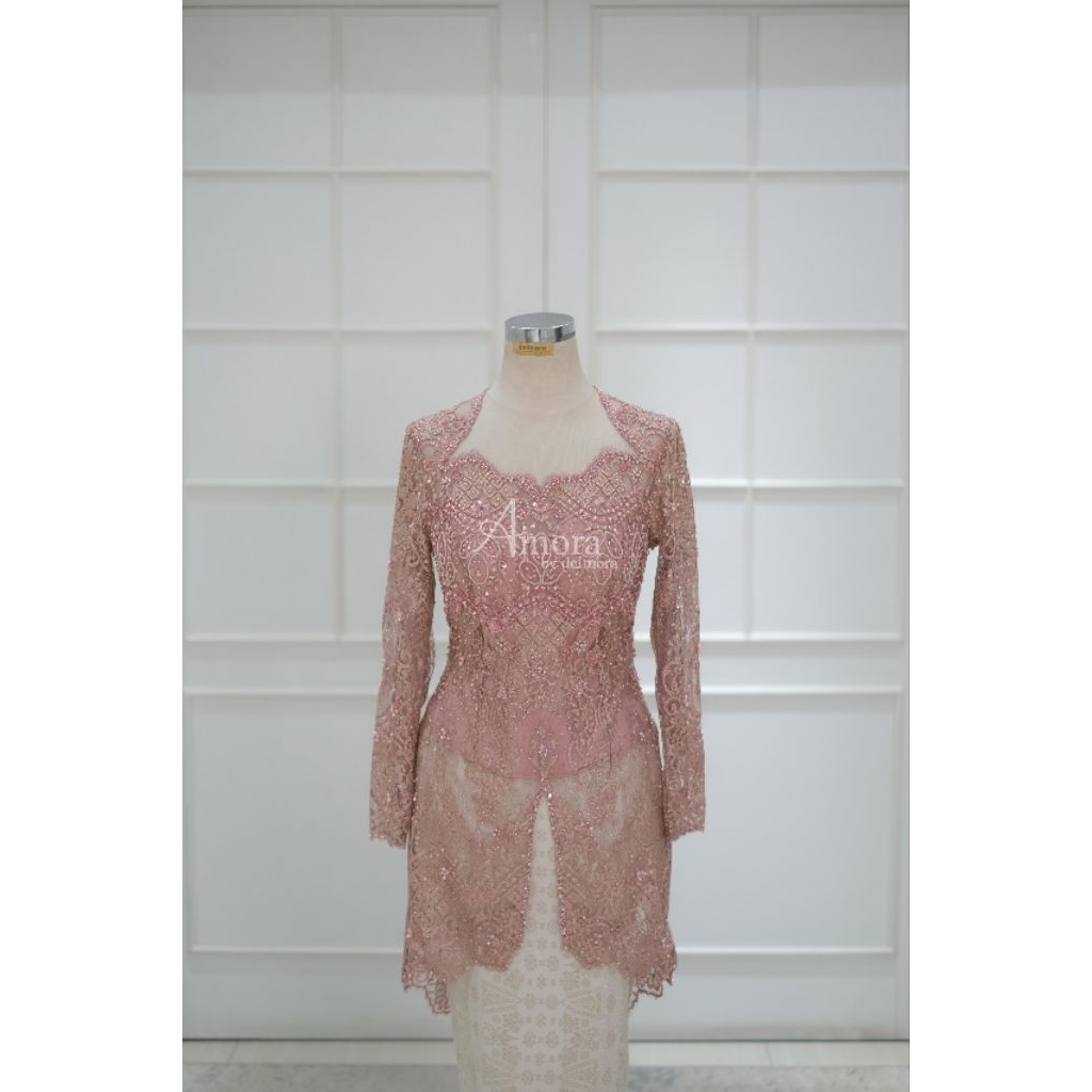 RENT/SEWA KEBAYA AMORA DUSTY PINK BRAND DELMORA (KEBAYA ONLY)