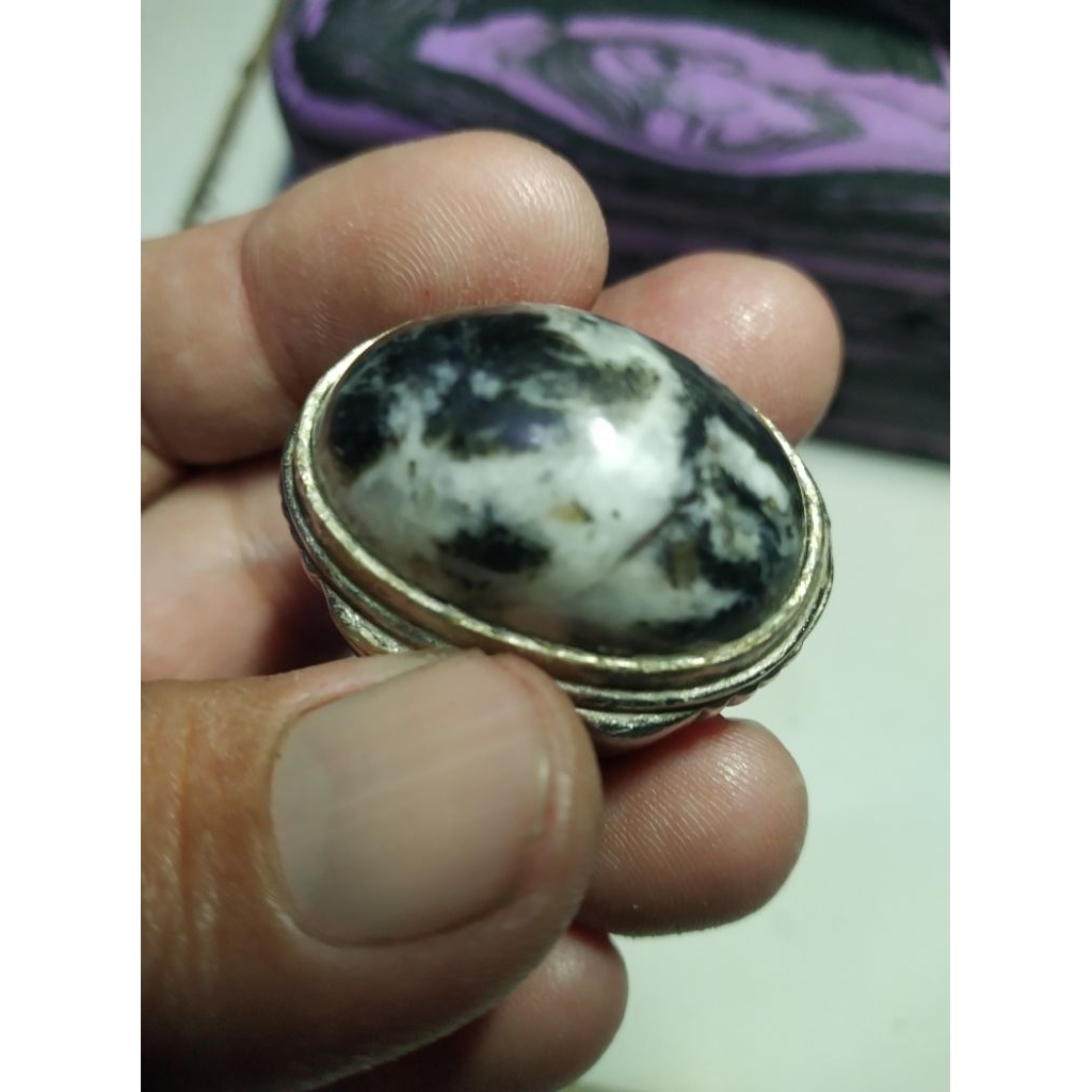 Batu Badar Besi Hitam Putih Nempel Maghnet kode 50/1079