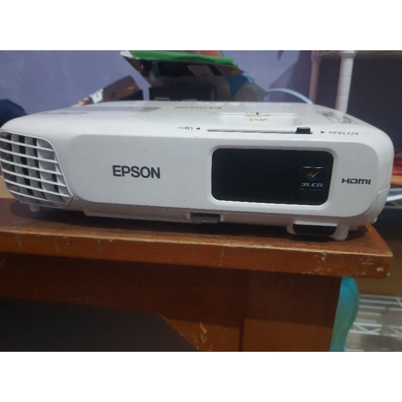 Proyektor Epson EB x18 xga