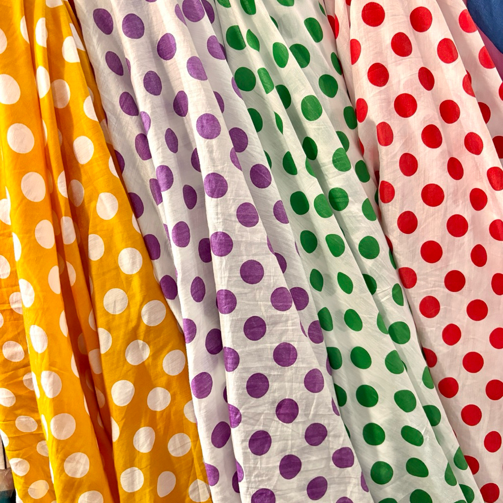 Kain Katun Silky Motif Polkadot Warna Warni – Kain Baju Jahit Murah Meteran tre