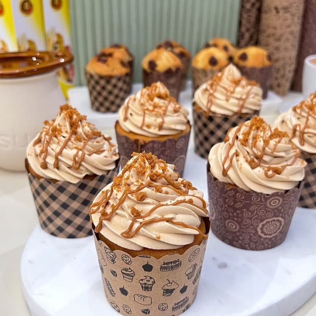 (50pcs) Cup muffin Peper cup laminasi/cake muffin motif random cup muffin bruder