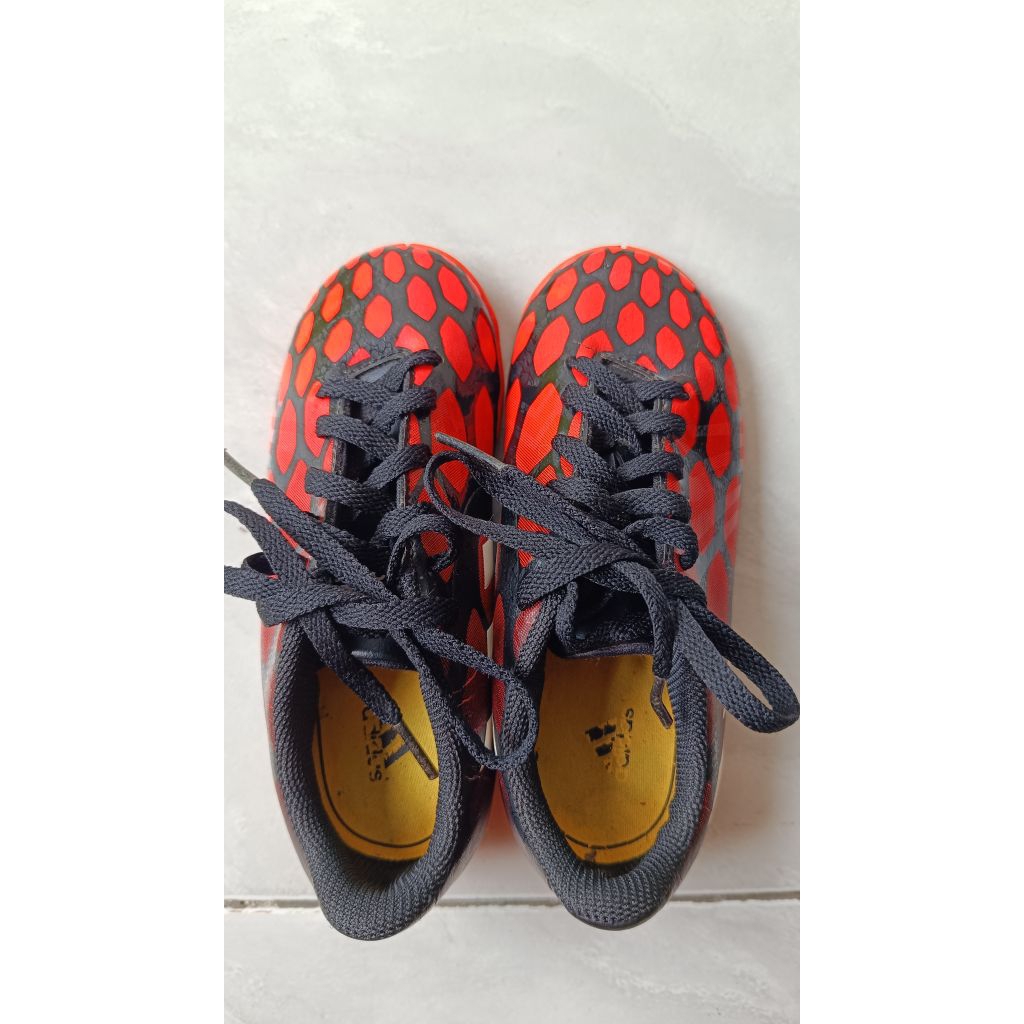 preloved sepatu bola anak (adidas)