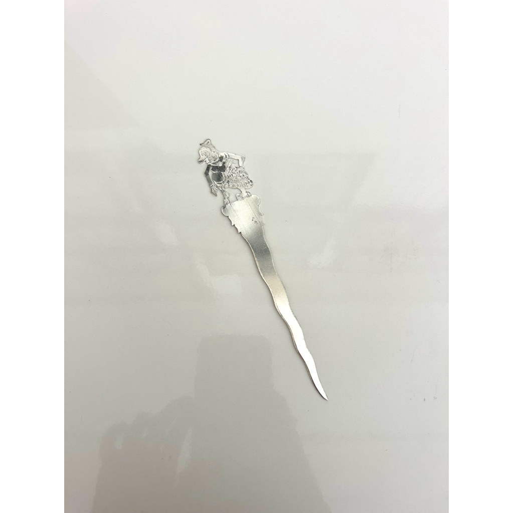 

Souvenir Pembatas Buku Wayang Plated Lapis Perak