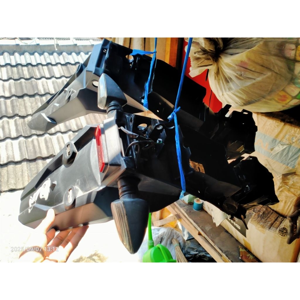 Spakbor belakang motor Vixion 20132014