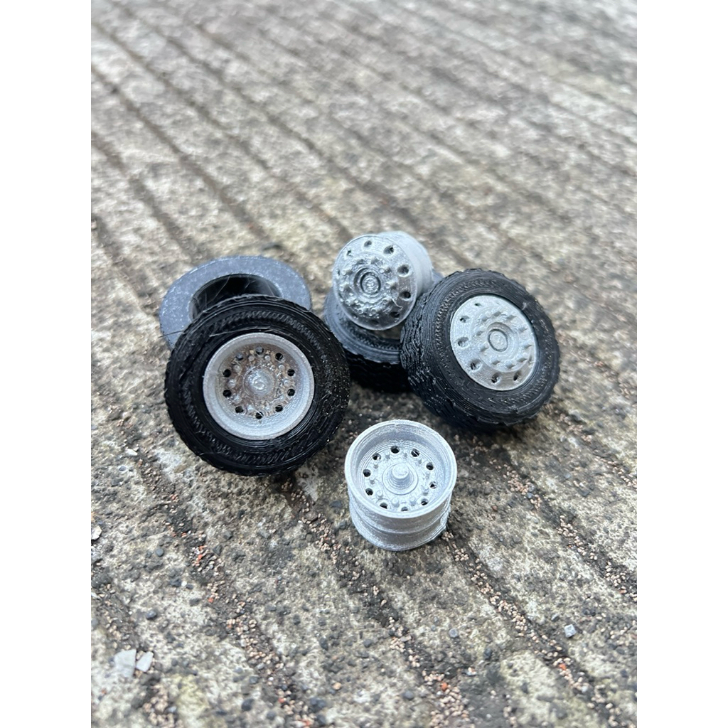 BAN DOUBEL BAN TOROnton karet asli depan belakang mainan Miniatur Bus Basuri TOY