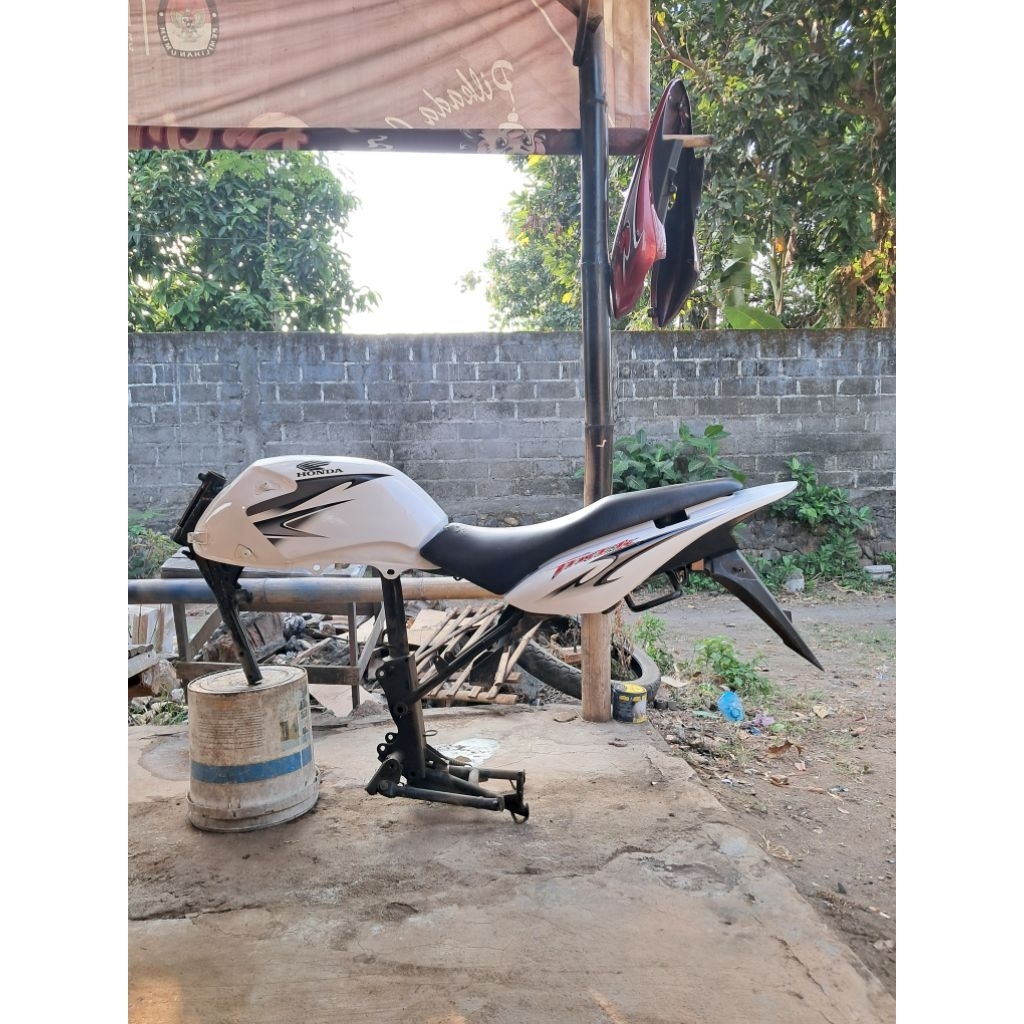 BODY SET TIGER REVO FULL RESTORASI WARNA ALBINO PUTIH