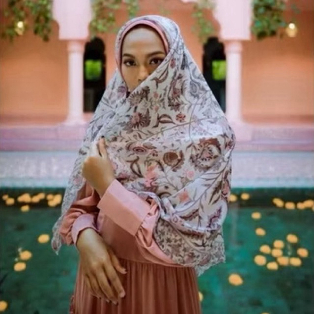 Hijab Wanita Dian Pelangi Asmara Studio Scarves India Svarga Habibty Series Scarf Original