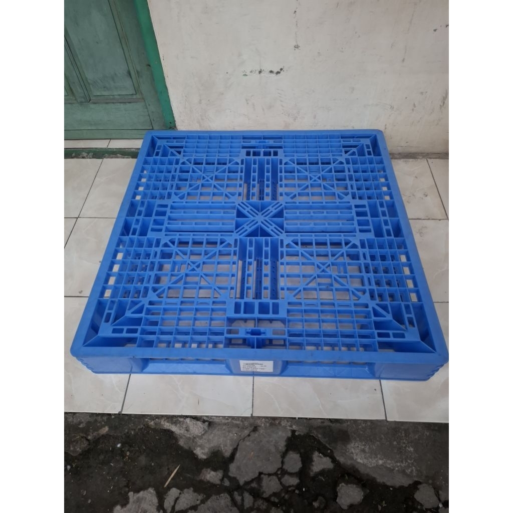 

palet plastik ukuran 110x110x15 cm