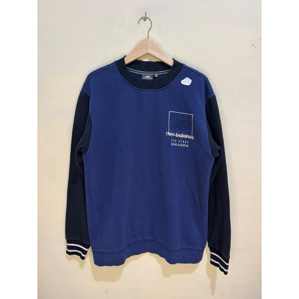 Crewneck Keseimbangan Baru Second Rare Like New