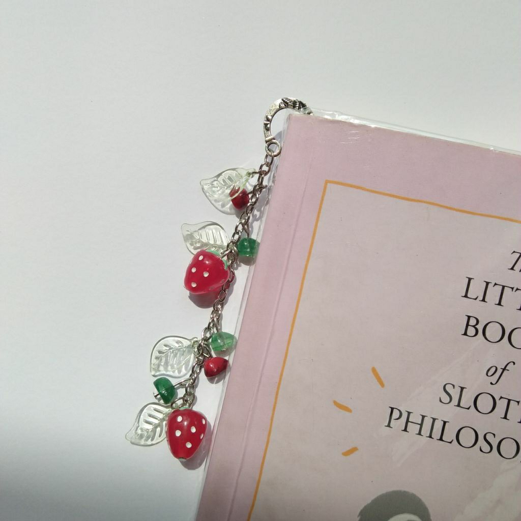 

bookmark strawberry/ bookmark besi estetik/ bookmark manik manik aesthetic/pembatas buku lucu/pembatas buku tema buah