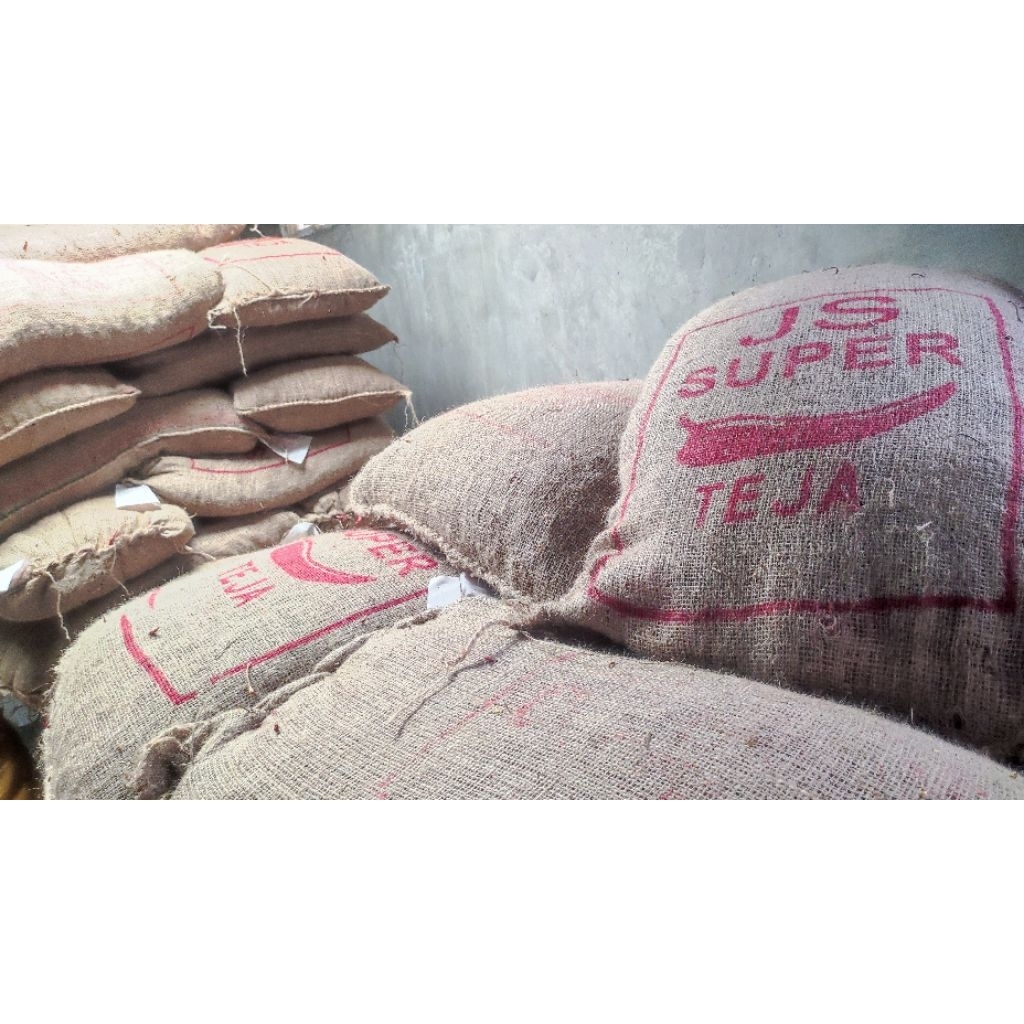 

(1KG)CABE KERING PETIK TEJA BEST MERK JS SUPER, MERAH MERONA.