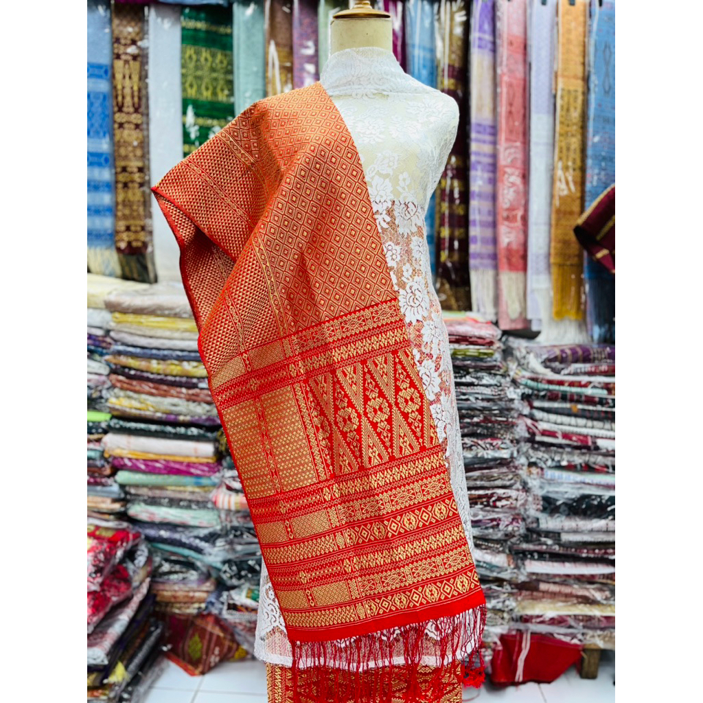 TUMTUMAN TANPA SAMBUNG BENANG EXTRA BEMBERG DAN KEBAYA SAINT MALONE PUTIH