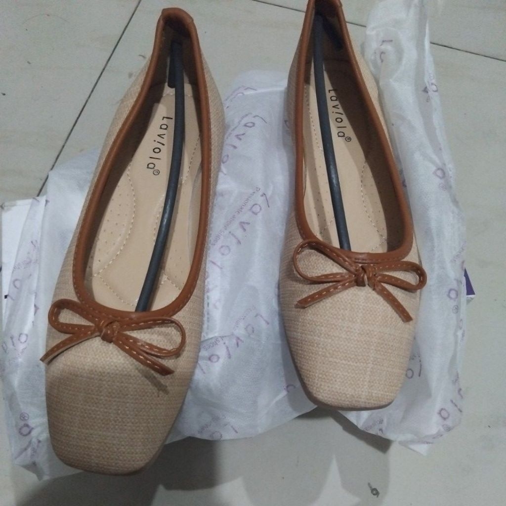 flatshoes laviola size 40 warna apricot