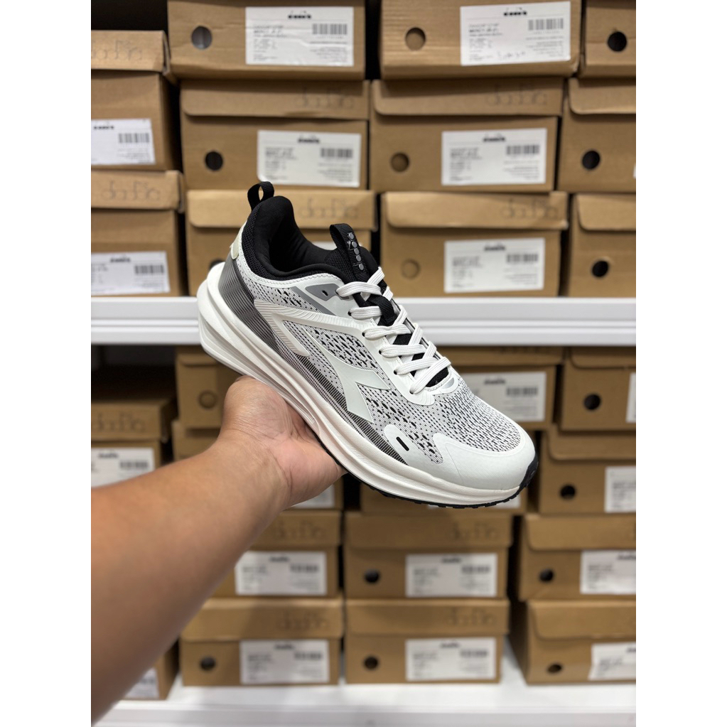 SEPATU RUNNING PRIA DIADORA HUSTLE WHITE DIARU230801W ORIGINAL BNIB SHOES