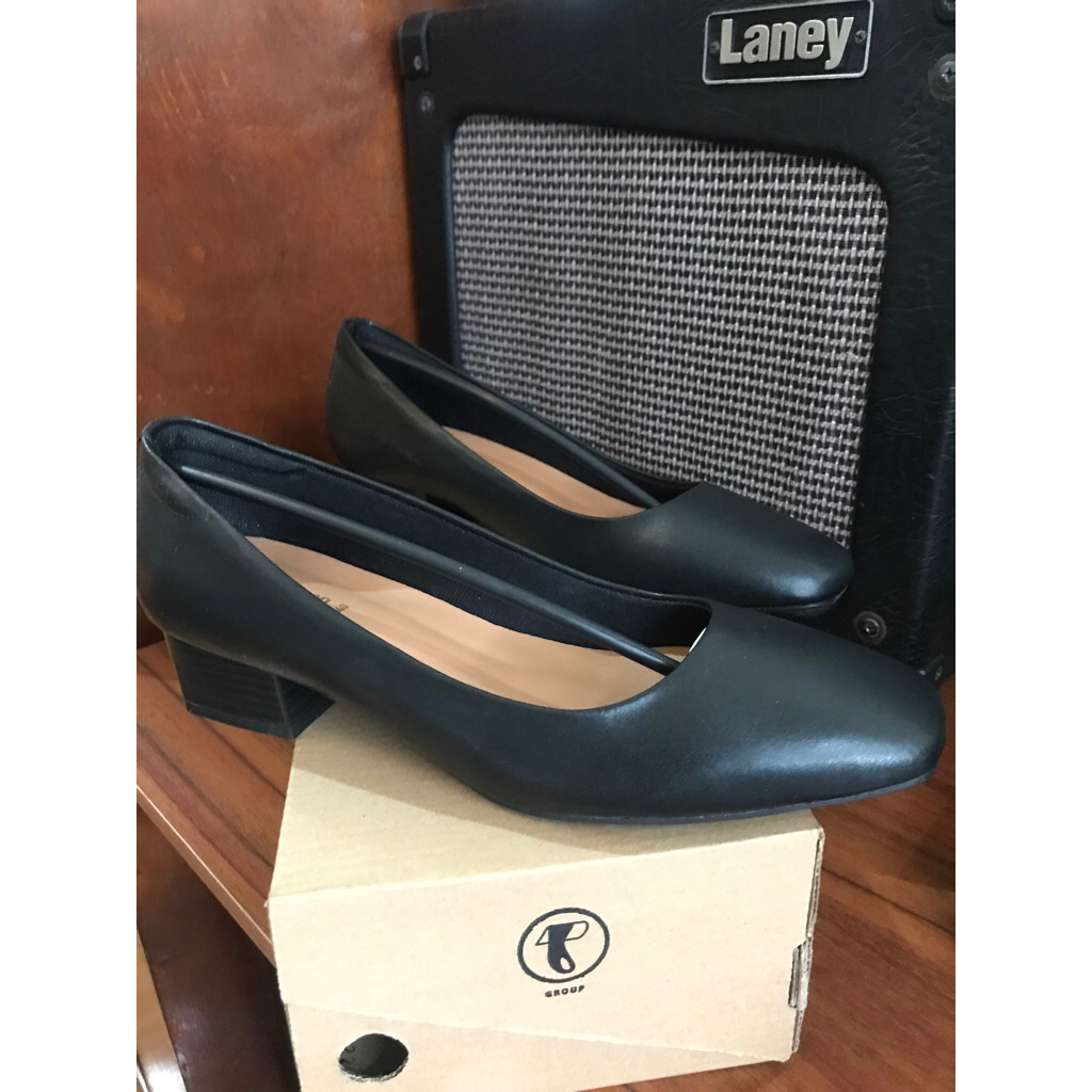 Preloved New shoes size 39 size 40 Sepatu pantofel wanita Sepatu Kerja hitam