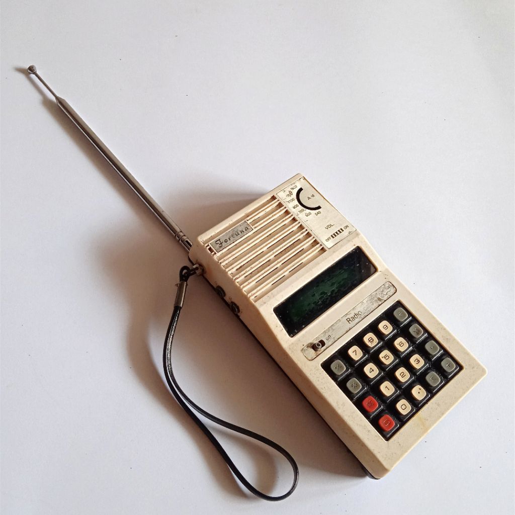 

Antik Vintage Radio - Kalkulator Jadul FORTUNA Made in Hong Kong Kondisi Off Bodi Utuh Display Only Langka