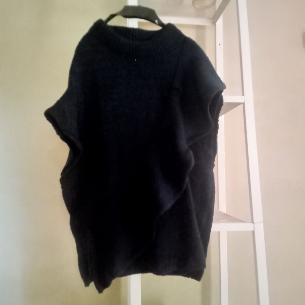 vest ruffle rajut navy  prelove