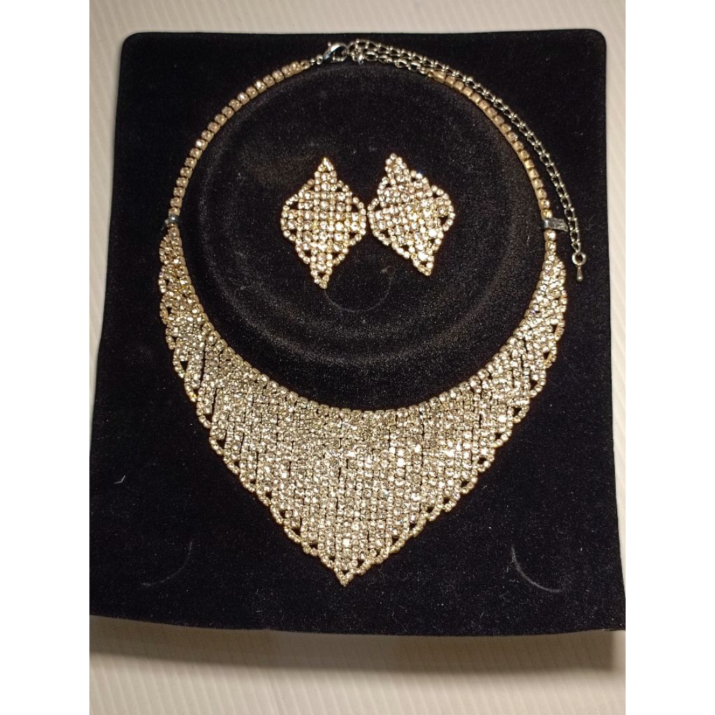 Set Perhiasan Permata Imitasi (I)