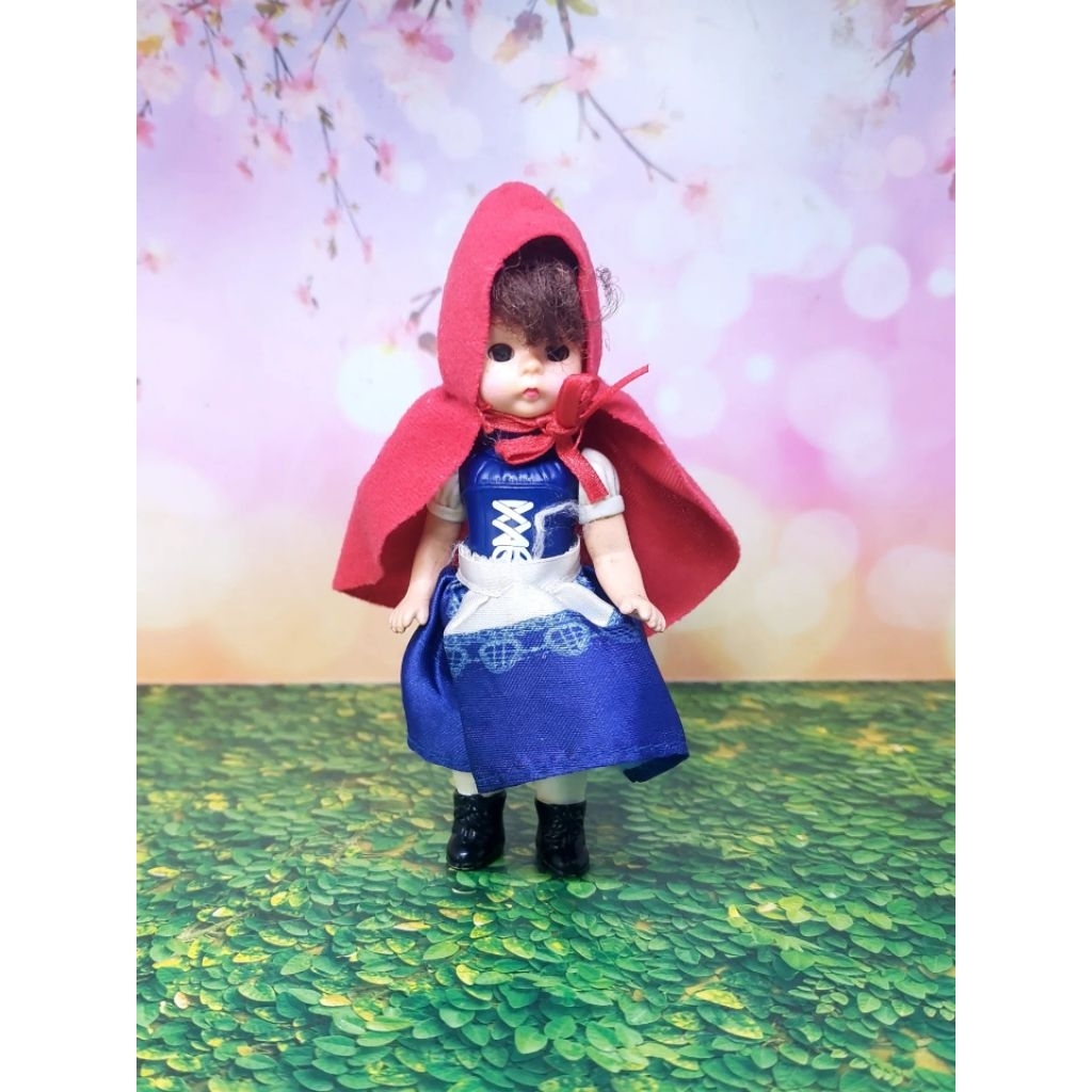 Preloved boneka madame alexander rare doll mcd happy meal