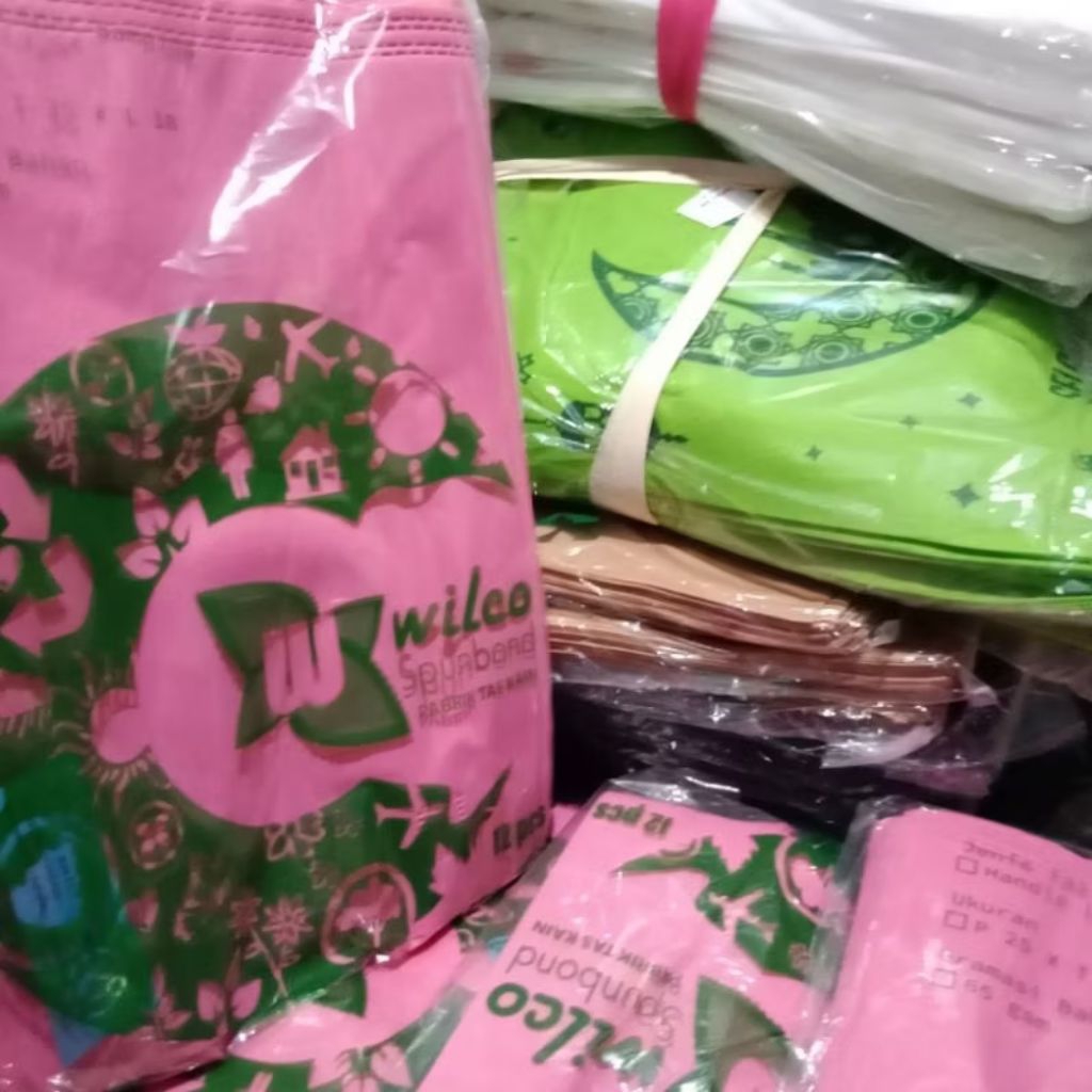 

TAS KAIN TAS KADO TAS SPUNBOND TAS POLOS DAN BISA CUSTOM