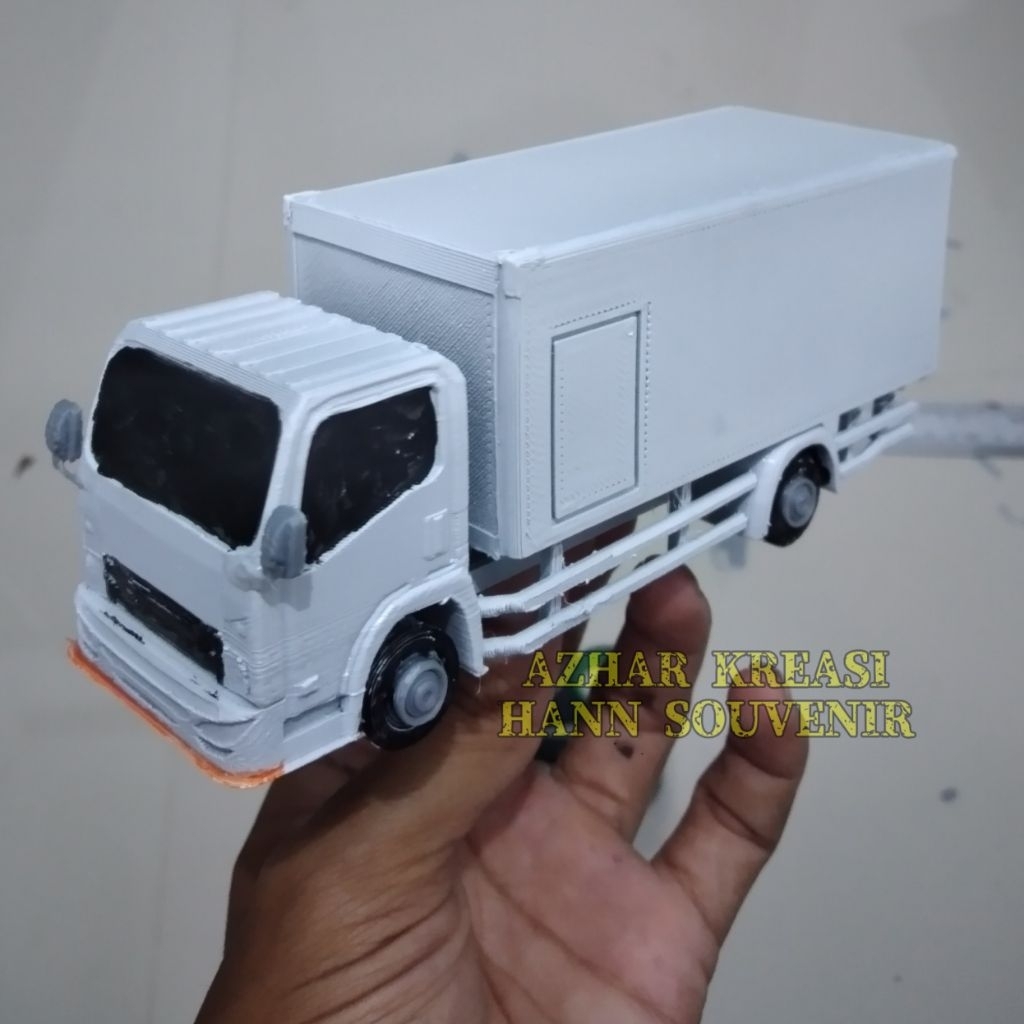 Miniatur truck isuzu nmr71 box es 3d printing