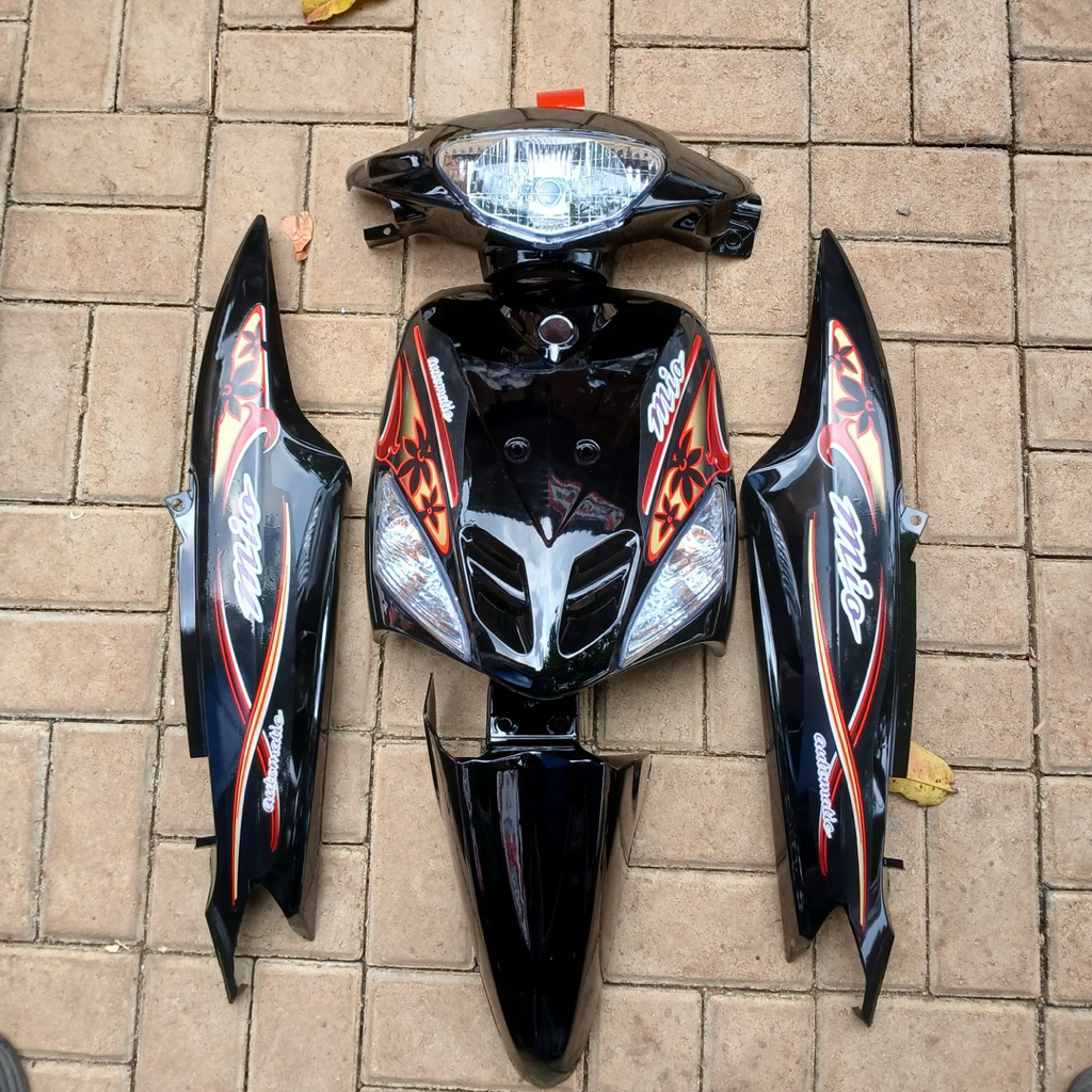 Cover body halus yamaha mio sporty warna hitam plus stiker lampu depan dan sen