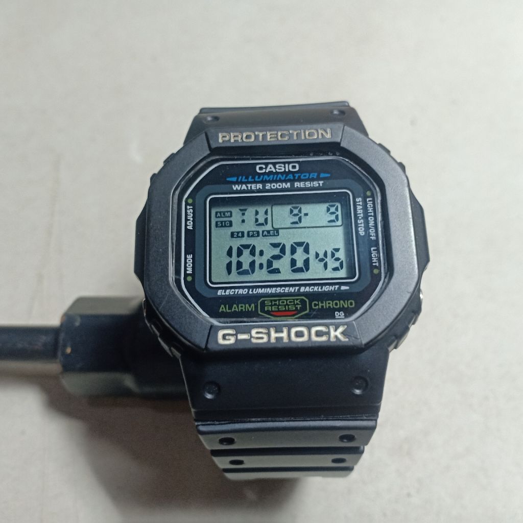 Jam Tangan Pria CASIO G-SHOCK DW-5600E bekas pakai original