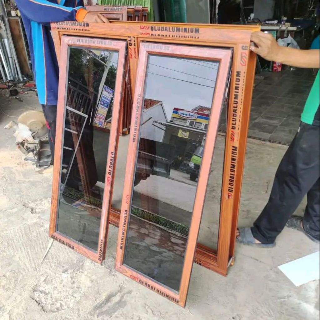 Kusen Jendela Jungkit & Ornament Aluminium Urat Kayu