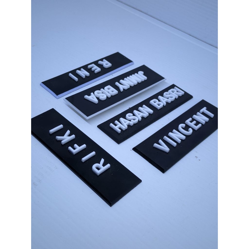 PAPAN NAMA DADA TIMBUL / NAMETAG TIMBUL / NAMETAG AKRILIK HURUF TIMBUL / PAPAN NAMA DADA TIMBUL MURA