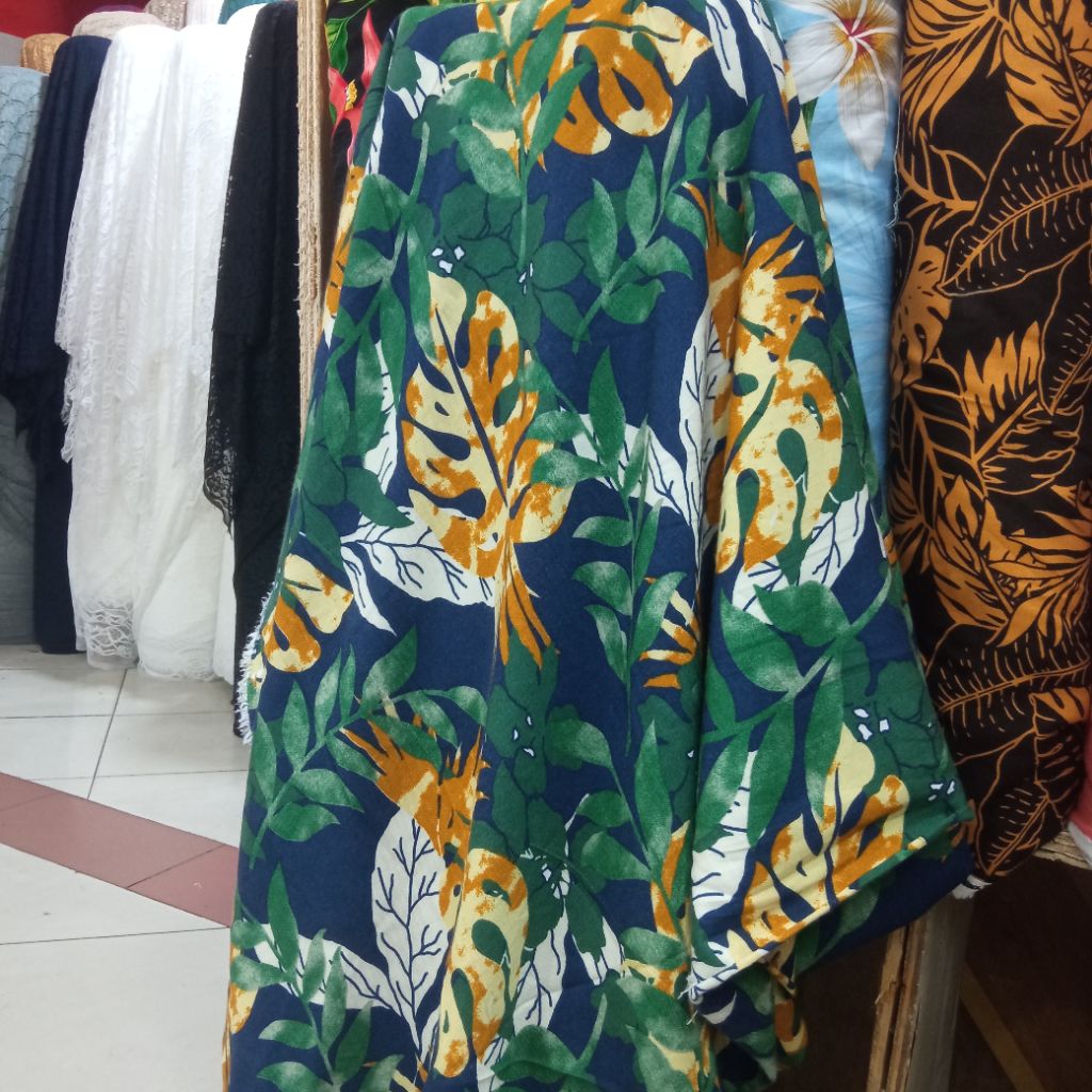 KAIN UNIQLO TWILL PREMIUM GARMENT MONSTERA