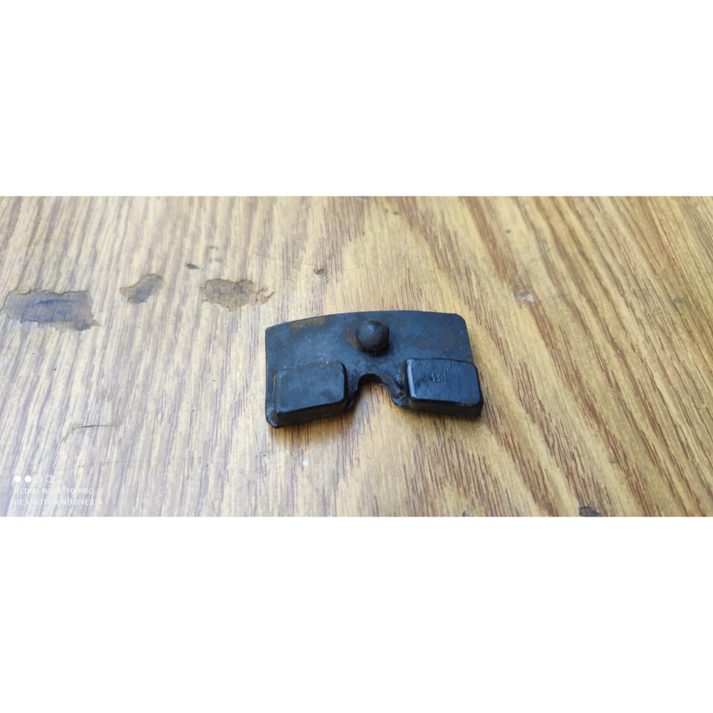 karet ganjal tangki. dudukan tangki bensin sepeda motor yamaha v70 v75 v80 original