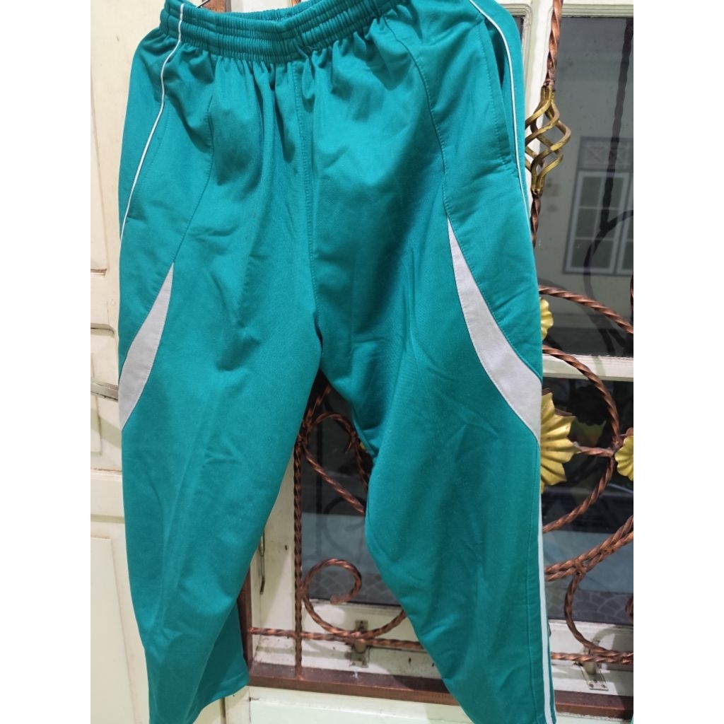 preloved celana olahraga