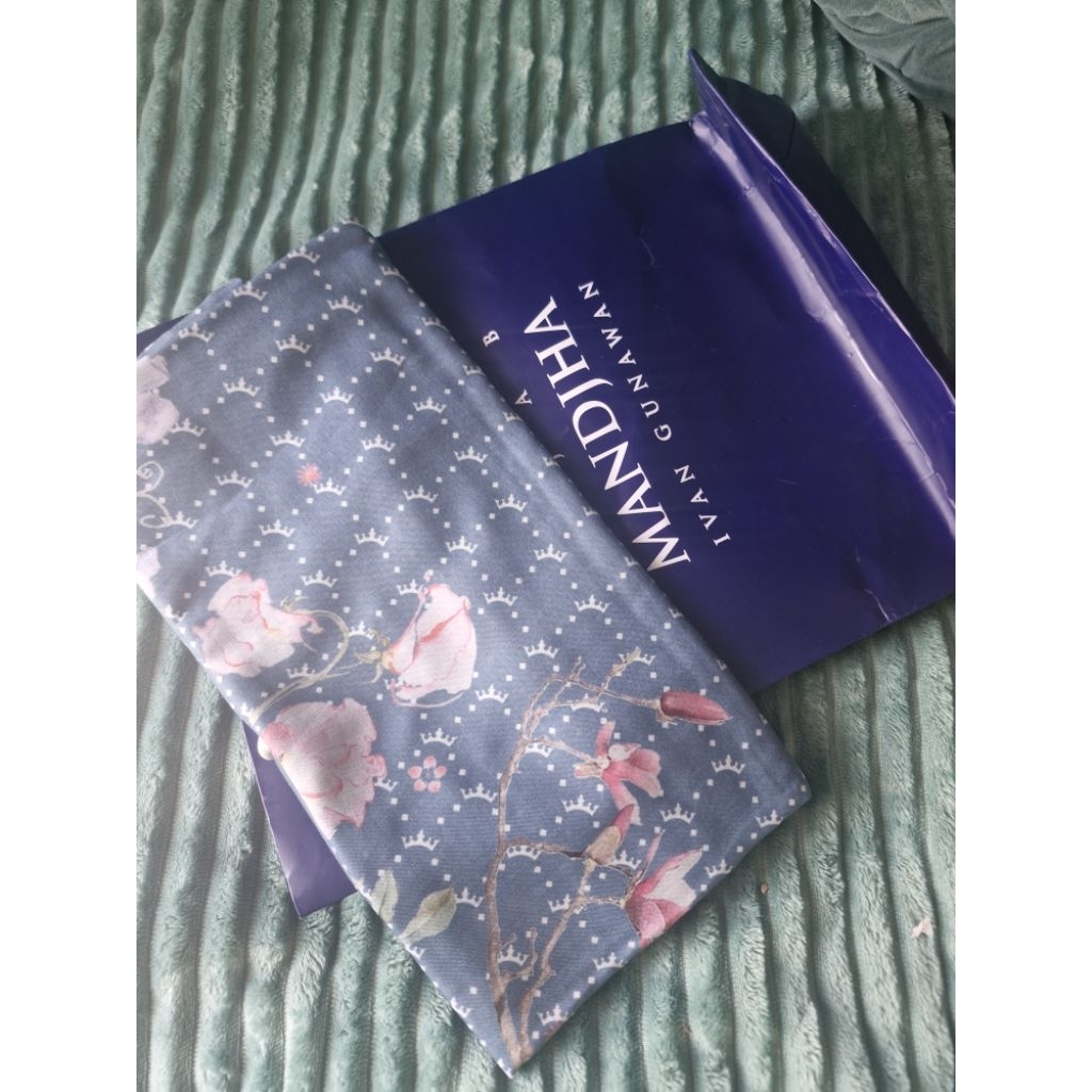 Preloved Hijab segiempat wanita voal Merk Mandja by Ivan Gunawan, PRIVE by Igun, RENKA