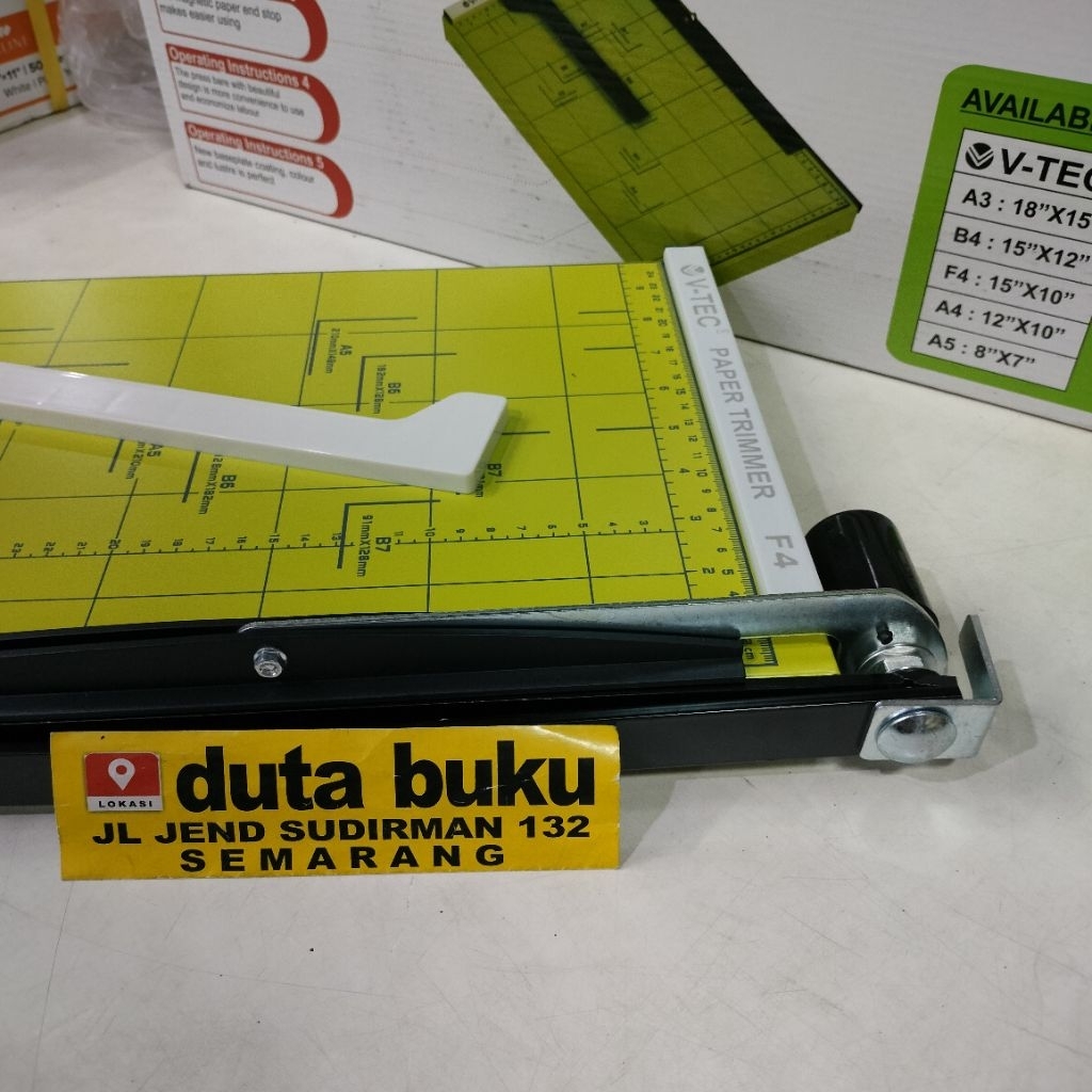 

Alat Pemotong Kertas F4 / Alat Potong Kertas F4 / Paper Trimmer / Paper Cutter Folio / Cutting Board F4