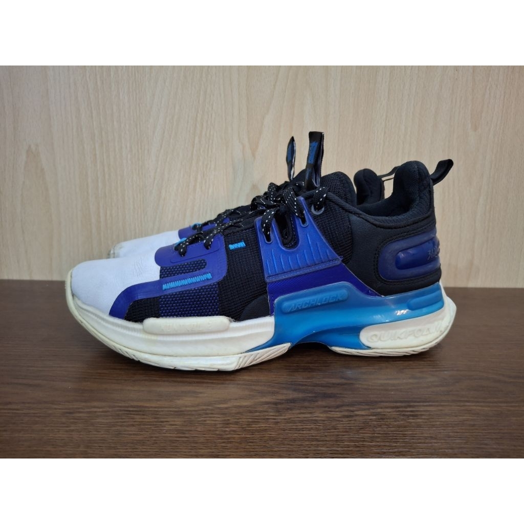 Sepatu basket original 361 kyranbek size 43