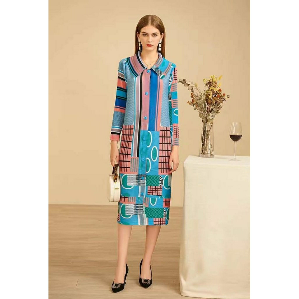 dress plisket motif
