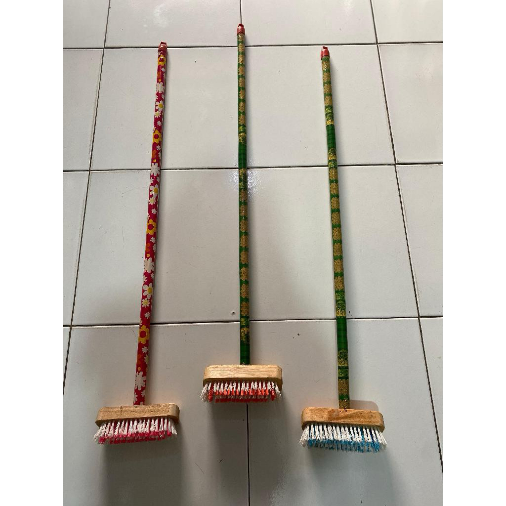 Sikat Gagang Kayu Panjang Lokal