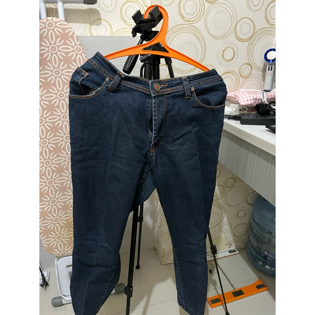 Preloved celana jeans guess