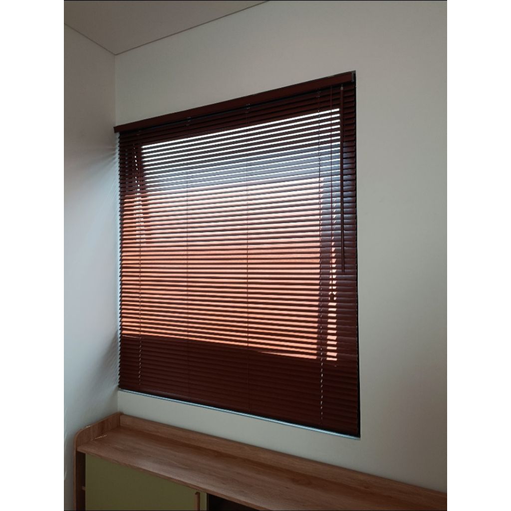 Krey jendela alumunium - Venetian blinds