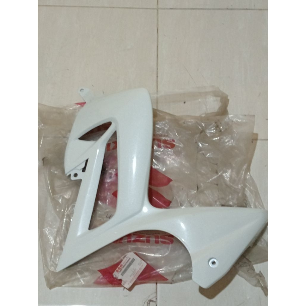 Cowling sayap kanan satria fu150 Fu barong putih original
