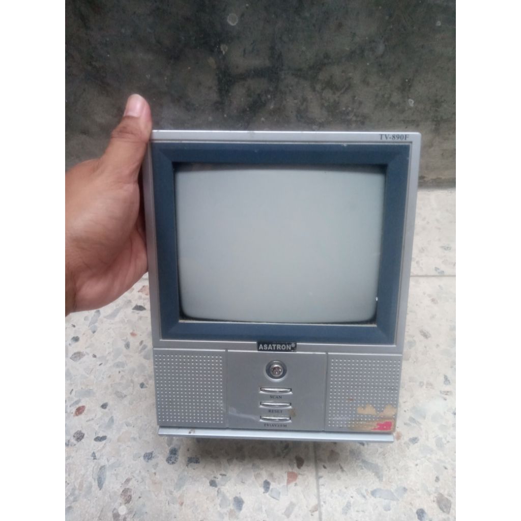 TV MINI ASTRON 890F HITAM PUTIH NYALA