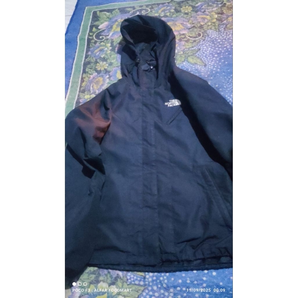 jaket tnf hitam