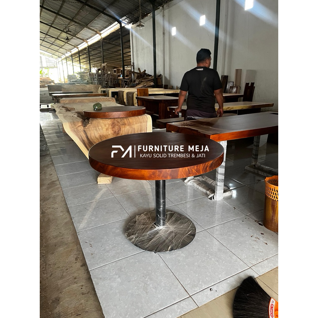 Meja Cafe Meja Bulat Trembesi Kayu Utuh Kaki Besi