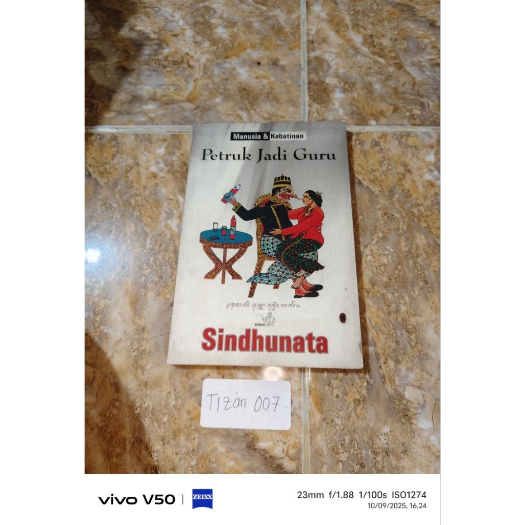Buku Manusia & kebatinan Petruk Jadi Guru Sindhunata