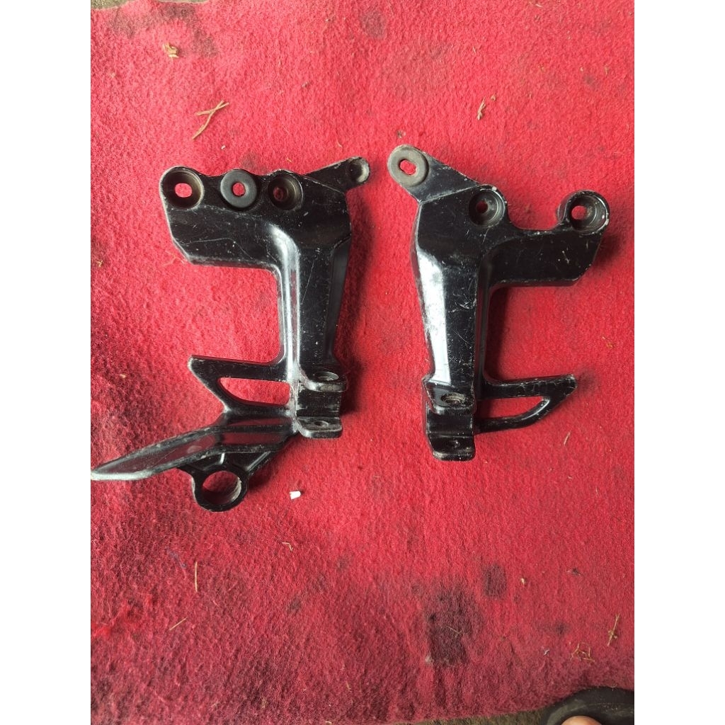 Dudukan footstep Belakang Jupiter Z1 Original